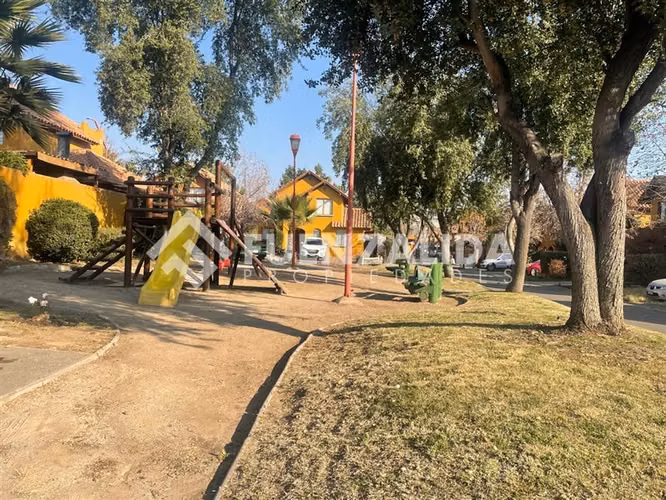 Casa en condominio, de 4 dorm. en Peñalolén - Imagen 39