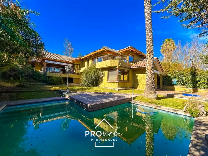 Casa en venta de 4 dorm. en Las Condes