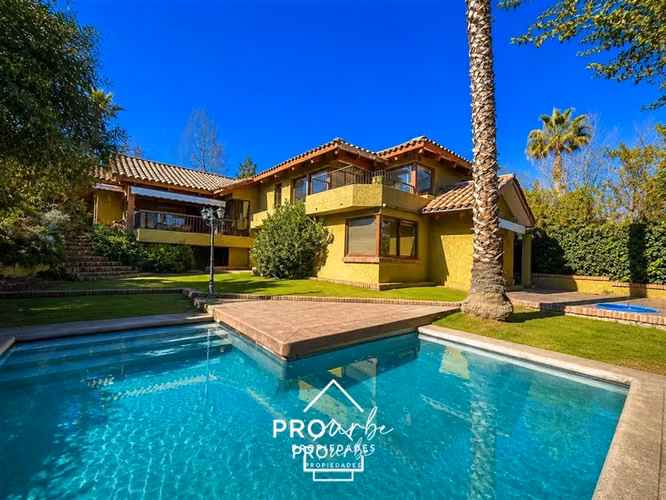 Casa en venta de 4 dorm. en Las Condes