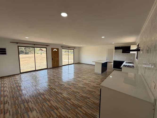 CASA EN CONDOMINIO RECIÉN CONSTRUIDA