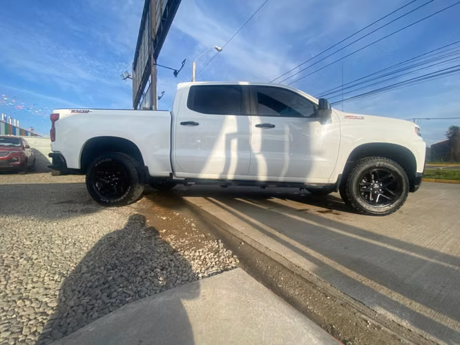CHEVROLET SILVERADO LT 4X4 5.3 AT 2021