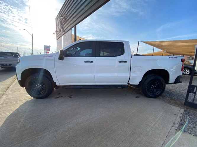 CHEVROLET SILVERADO LT 4X4 5.3 AT 2021