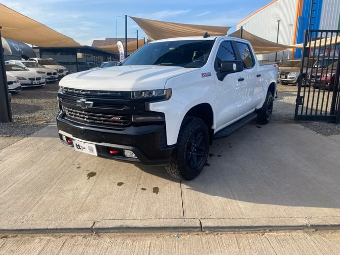 CHEVROLET SILVERADO LT 4X4 5.3 AT 2021