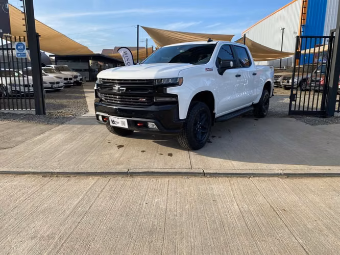 CHEVROLET SILVERADO LT 4X4 5.3 AT 2021