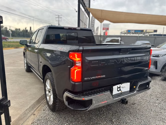 CHEVROLET SILVERADO LTZ 5.3 2020