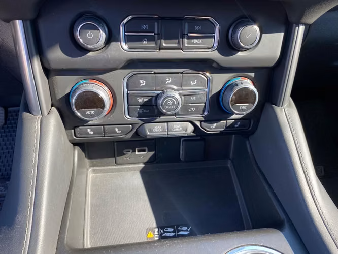 CHEVROLET TAHOE 4X4 5.3 2023