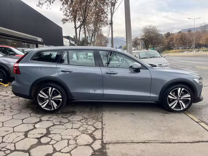 VOLVO V60 B5 MOMENTUM MILD HYBRID 2.0 AUT. AWD 2022