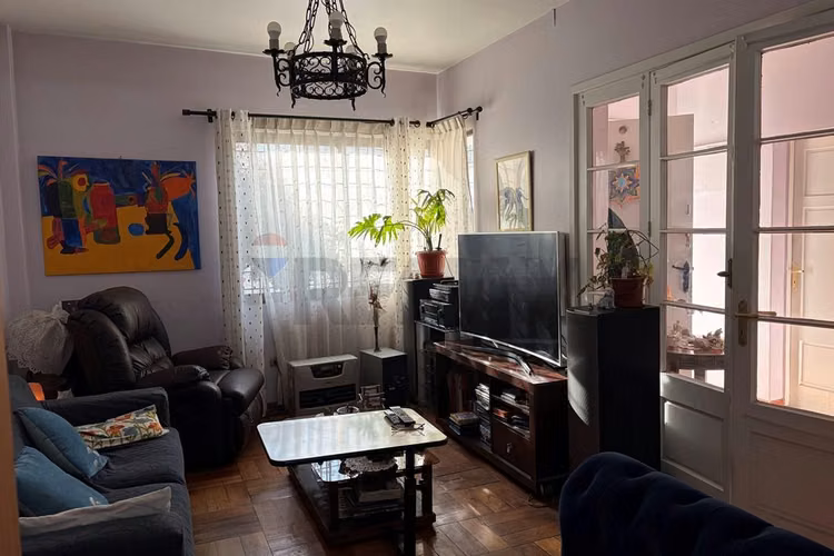 Excelente casa a pasos del metro republica