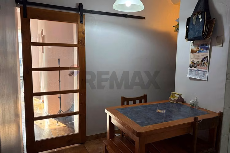 Excelente casa a pasos del metro republica