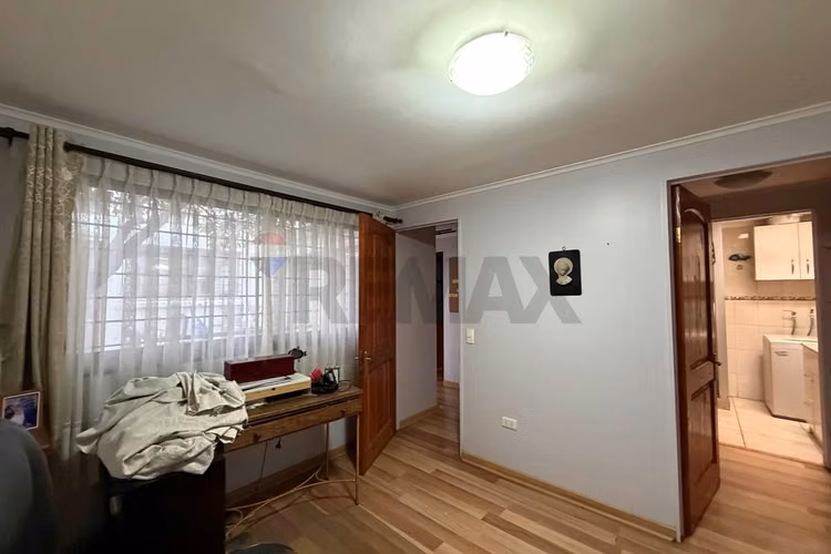 Excelente casa a pasos del metro republica