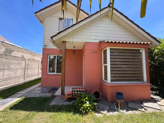 SE VENDE HERMOSA CASA EN LARAPINTA, CON AMPLIO TERRENO