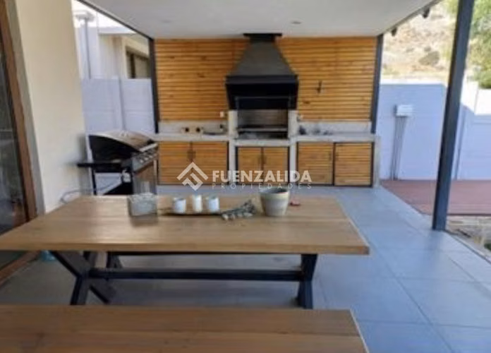 Casa en venta de 4 dorm. Lomas de Chamisero Colina