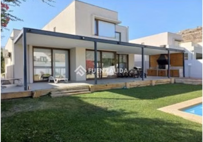 Casa en venta de 4 dorm. Lomas de Chamisero Colina