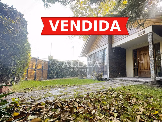 Casa Esquina+Piscina+Paneles Solares