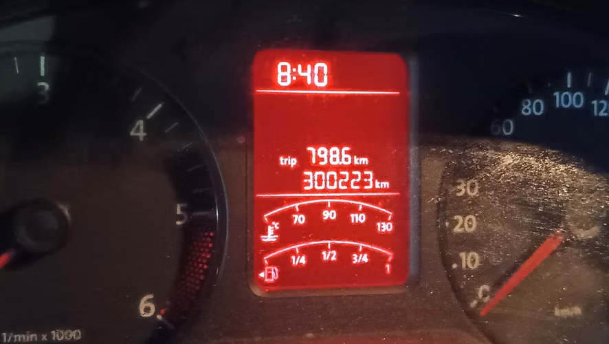 VENDO EXCELENTE CAMIONETA MUY ECOMONICA