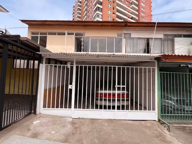 Amplia casa 3 dormitorios en Villa calle 21 de Mayo