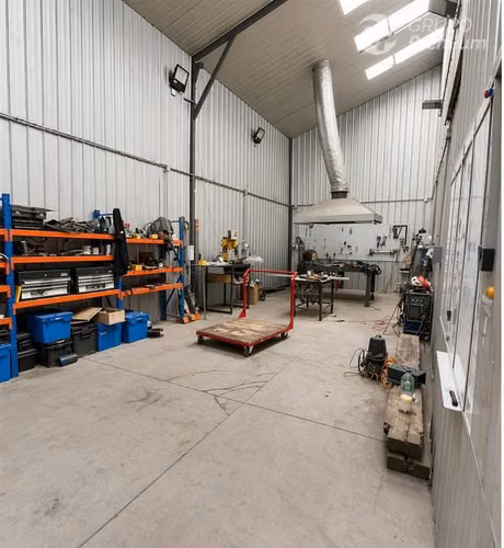 PROPIEDAD CORPORATIVA- TÉCNICA P. INDUSTRIAL LA REINA 1100M2