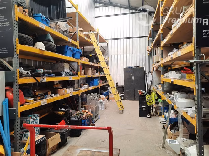 PROPIEDAD CORPORATIVA- TÉCNICA P. INDUSTRIAL LA REINA 1100M2