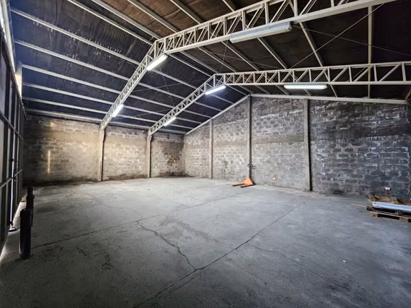 Coyhaique, arriendo. Amplias instalaciones, almacenaje y galpon a 5 minutos de la plaza