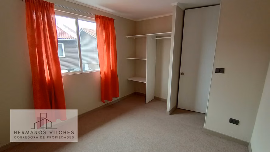 Arriendo casa 2 pisos boulevard San Pedro, Lampa, Santiago.