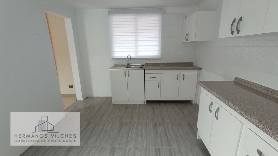 Arriendo casa 2 pisos boulevard San Pedro, Lampa, Santiago.