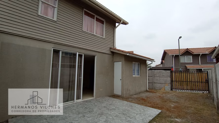 Arriendo casa 2 pisos boulevard San Pedro, Lampa, Santiago.