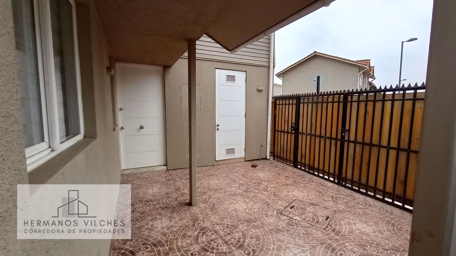 Arriendo casa 2 pisos boulevard San Pedro, Lampa, Santiago.