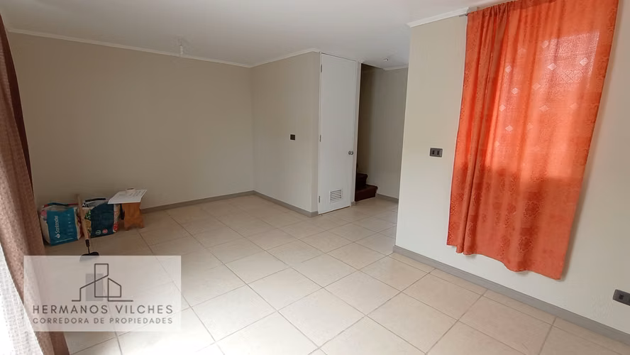 Arriendo casa 2 pisos boulevard San Pedro, Lampa, Santiago.
