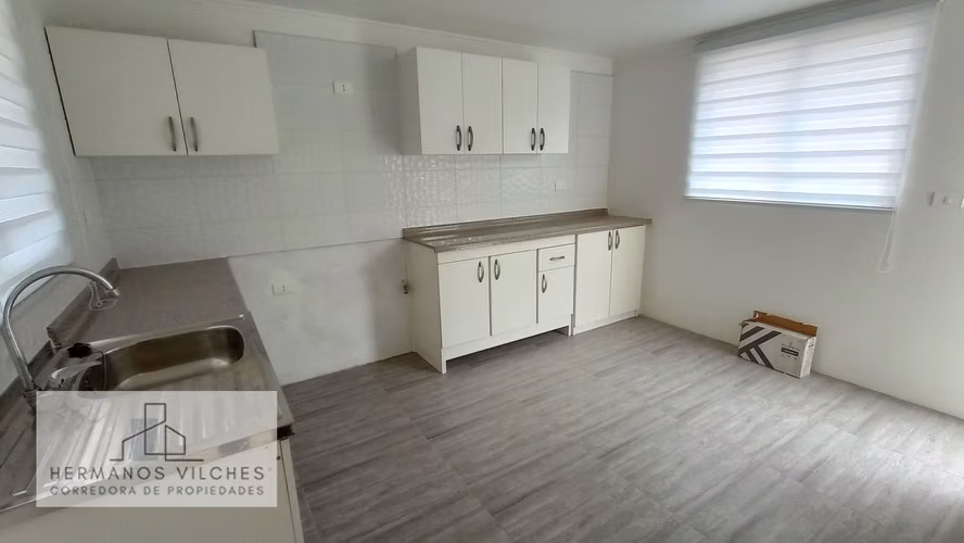 Arriendo casa 2 pisos boulevard San Pedro, Lampa, Santiago.