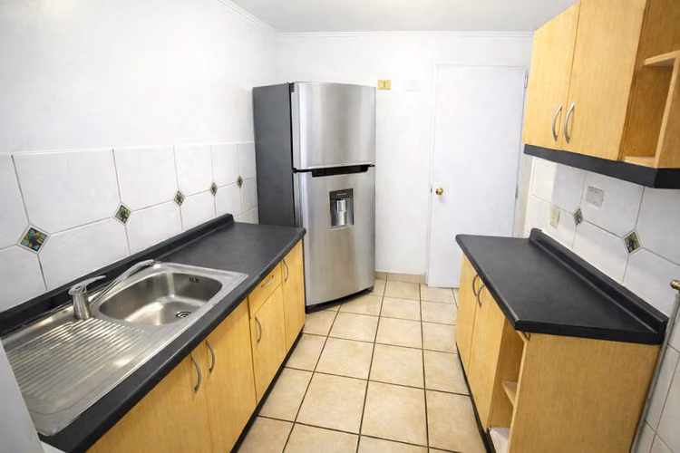 Excelente inversión: Casa 2 pisos acepta Subsidio DS1 cerca del Metro - Imagen 8