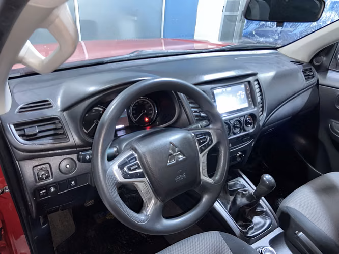 L200 CRT 4X4 TGGX49
