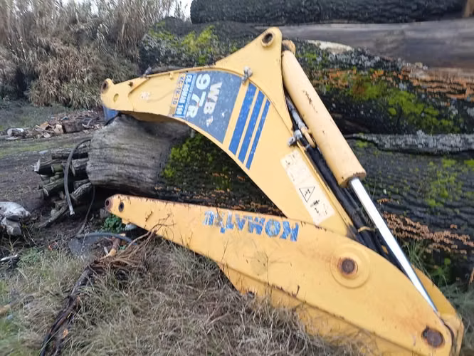 Komatsu 97r  brazos de retroexcavadora