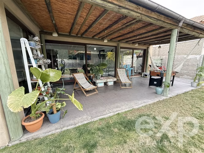 Preciosa Casa Chilena No Perimetral a pasos de A Francesa