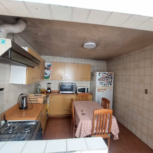 Propiedad de dos pisos, 4 Dormitorios 2 Baños 3 Es
