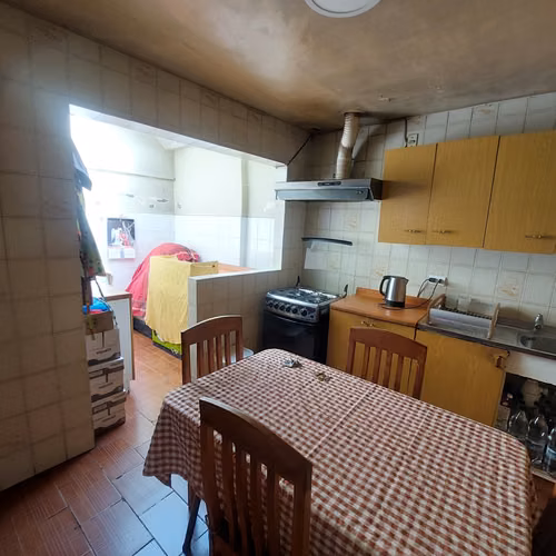 Propiedad de dos pisos, 4 Dormitorios 2 Baños 3 Es