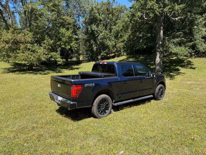 Ford F-150 Lariat Black 4x4 AT 2025 - Único Dueño