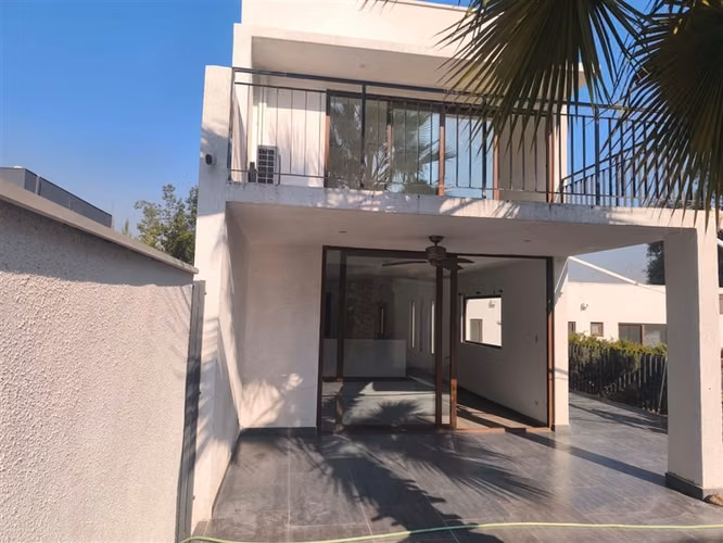 Casa en venta de 5 dorm. en Colina