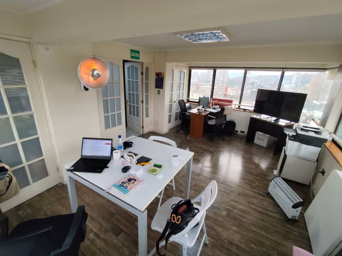 Amplia Oficina en Venta 70 M2 con estacionamiento y bodega, centro Concepción.