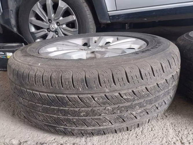 Llantas aro 18 con neumáticos para Actyon Sport
