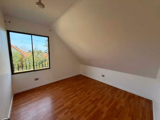 Gran casa familiar en Peñalolen con gran terreno (175237)