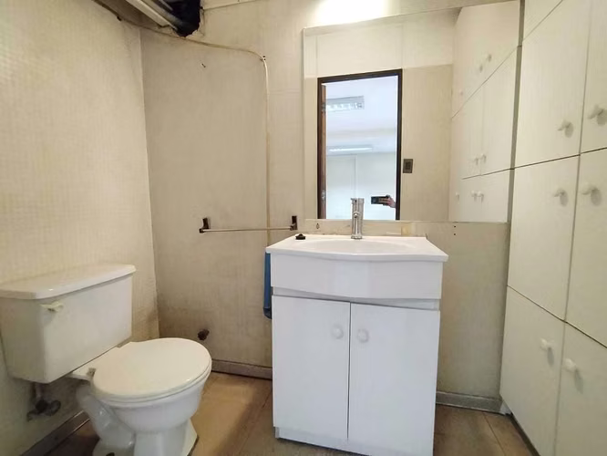 AMPLIA OFICINA, CON 1 PRIVADO Y BAÑO, METRO (175250)