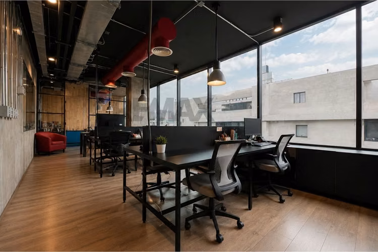 Moderna oficina , en arriendo mall plaza egaña .