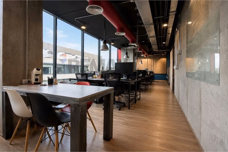Moderna oficina , en arriendo mall plaza egaña .