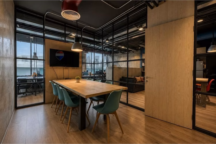 Moderna oficina , en arriendo mall plaza egaña .