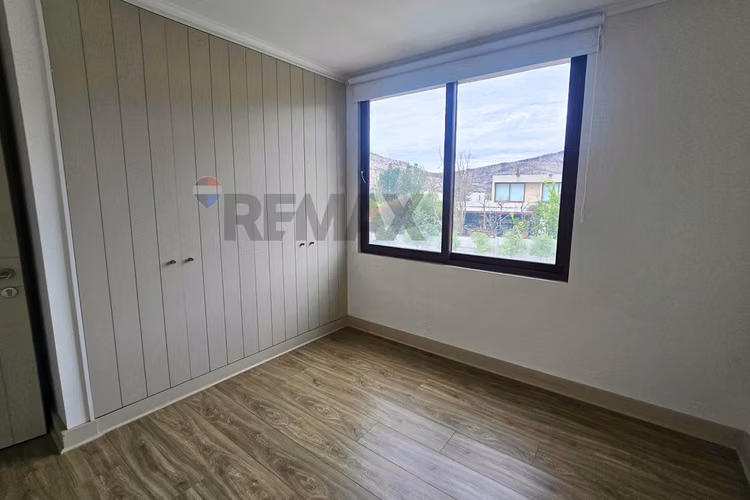 Arriendo 4 dorm + servicio, piscina
