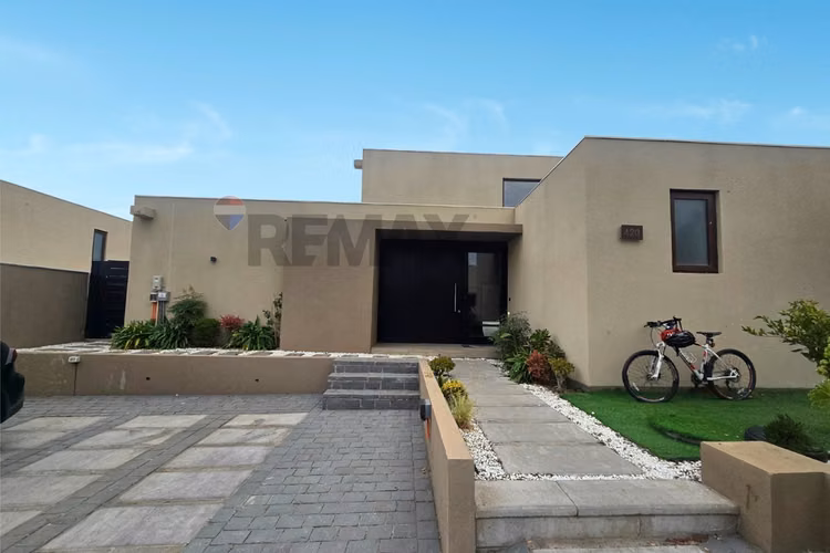 Arriendo 4 dorm + servicio, piscina