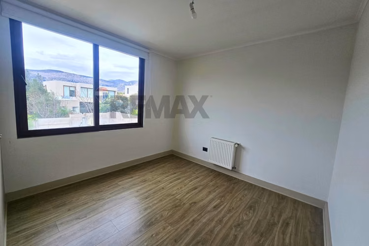 Arriendo 4 dorm + servicio, piscina