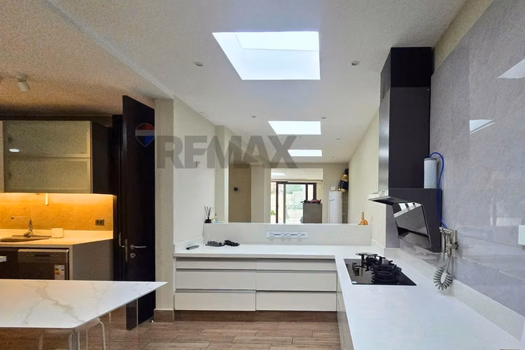 Arriendo 4 dorm + servicio, piscina
