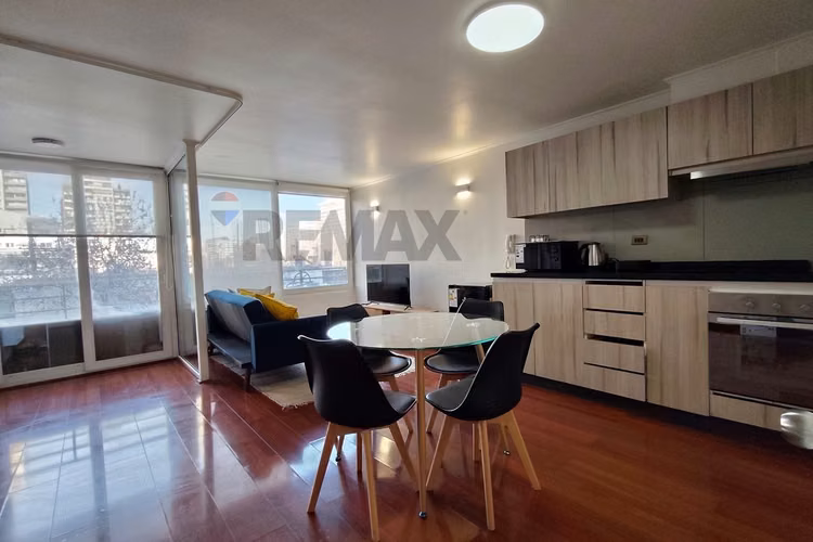 Arriendo loft amoblado en metro santa ana