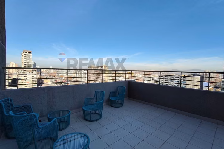 Arriendo loft amoblado en metro santa ana